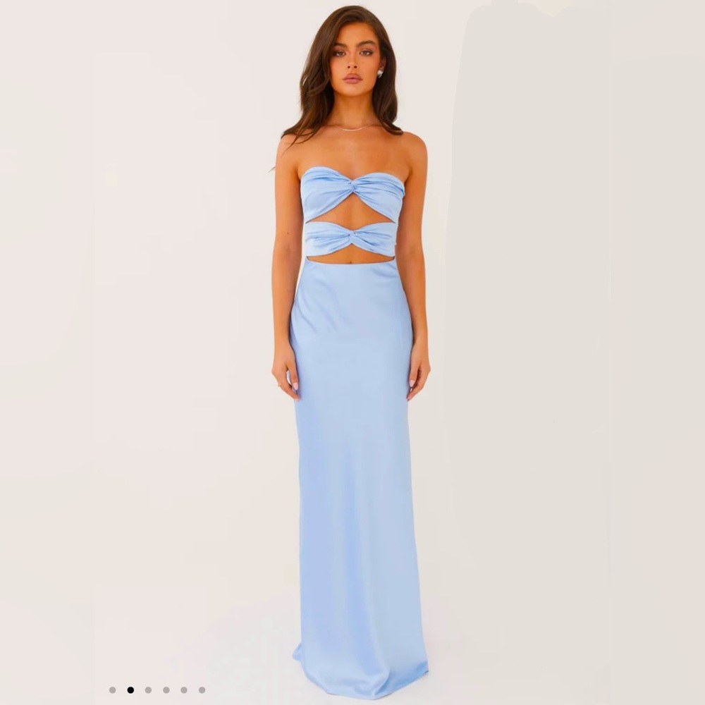 NWT Peppermayo Tianna Strapless Maxi
Sold out US 4
Ice blue